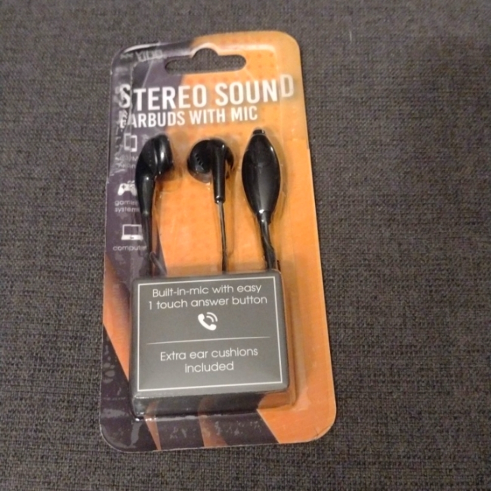 Stereo Sound Earbuds with Mic.. Nice for Phones, gaming systems, computers.
